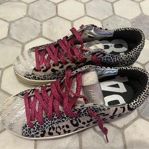 p448 sneakers. Size 38. Like New